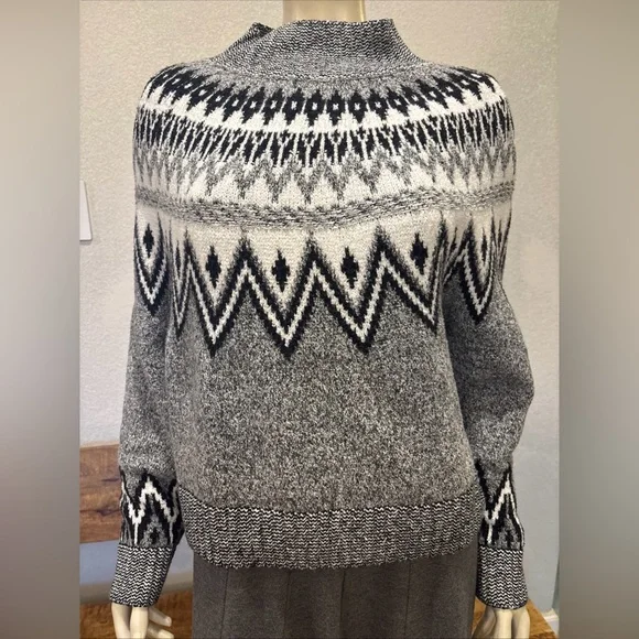 Fair Isle Sweater Women’s Size Medium Old Navy Soft Cozy Black Grey Long Sleeve - Picture 2 of 6